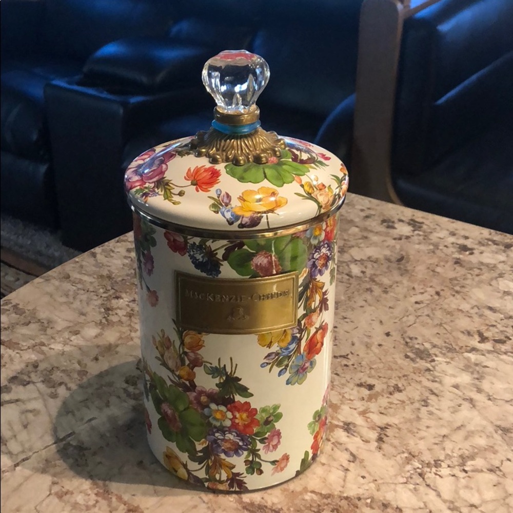 Flower market McKinsey child canister